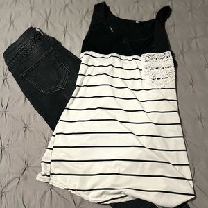 ⭐️Black and White 🌺 Striped Racerback Tank Top w/ Crochet Pocket Size Medium